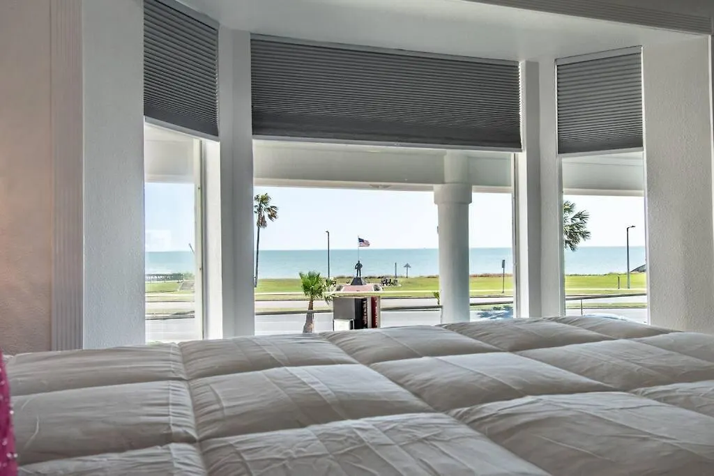 Ocean Drive Splendor Awaits-1